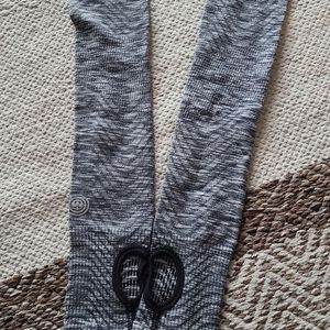 Lululemon Seawheeze arm warmers